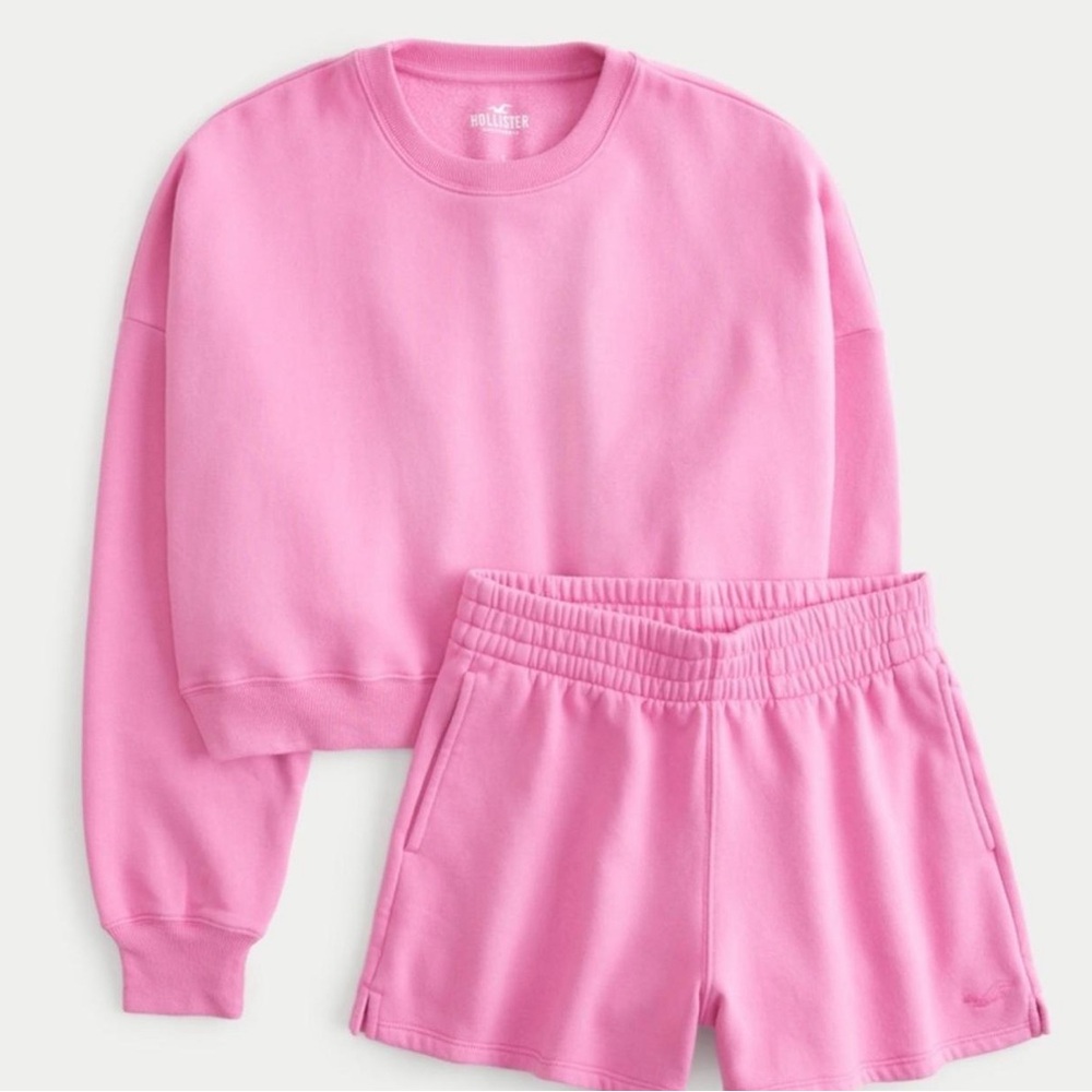 Hollister Easy Sweatshirt & Fleece Short Set!